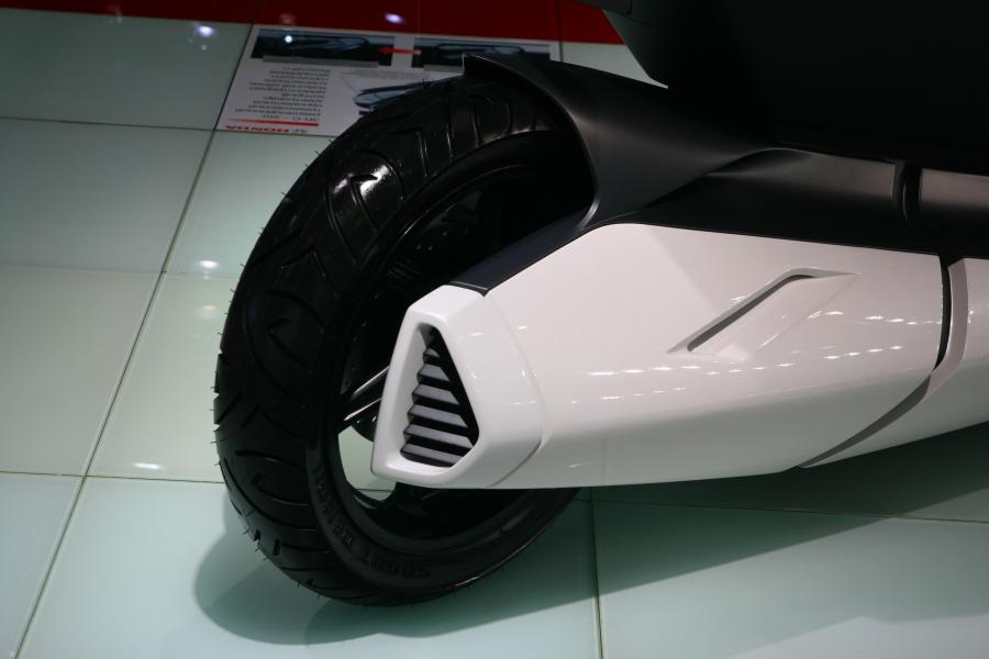  Honda 3R-C Electric Vehicle Concept 2010 года  (фото 17 из 36)